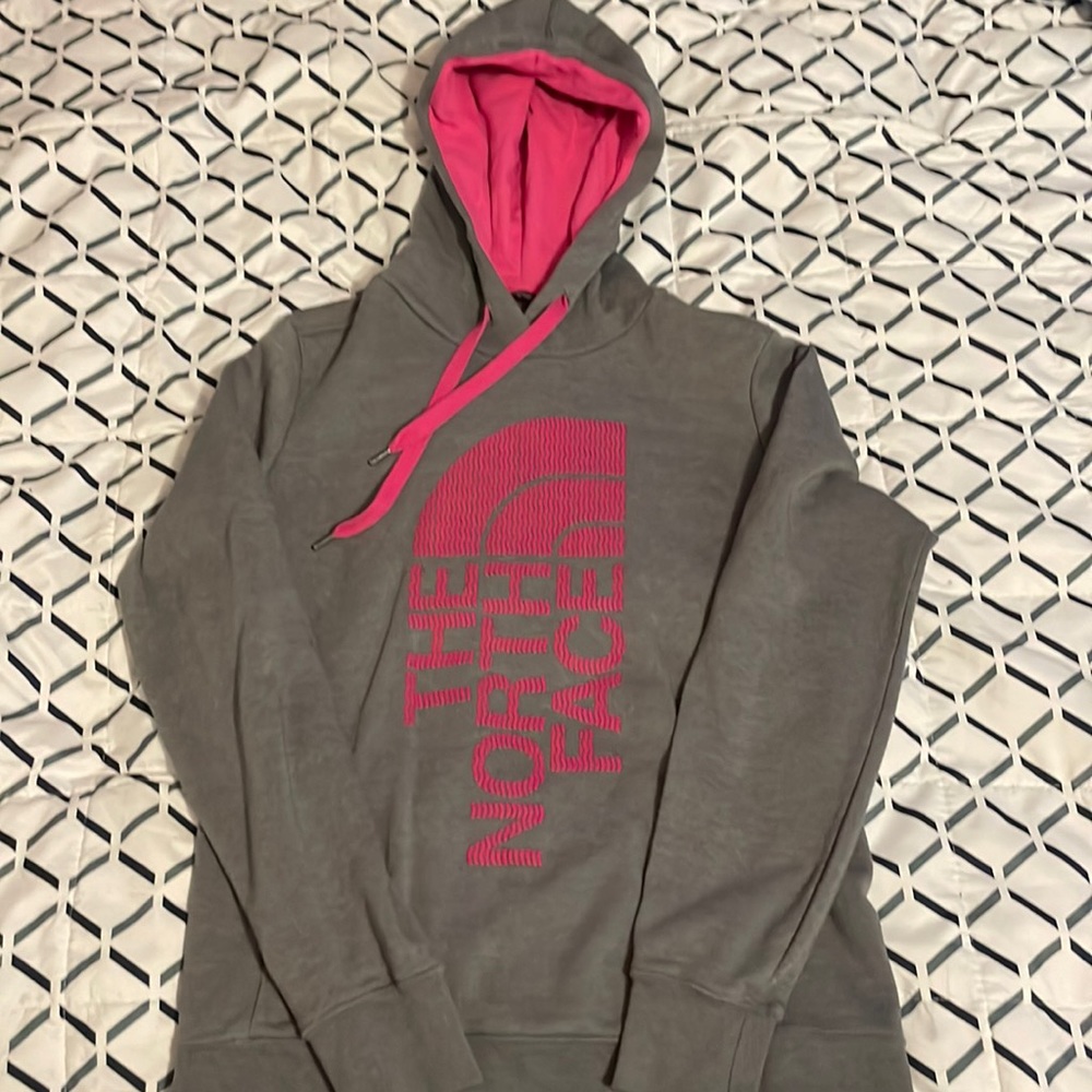 Medium women’s North Face hoodie.